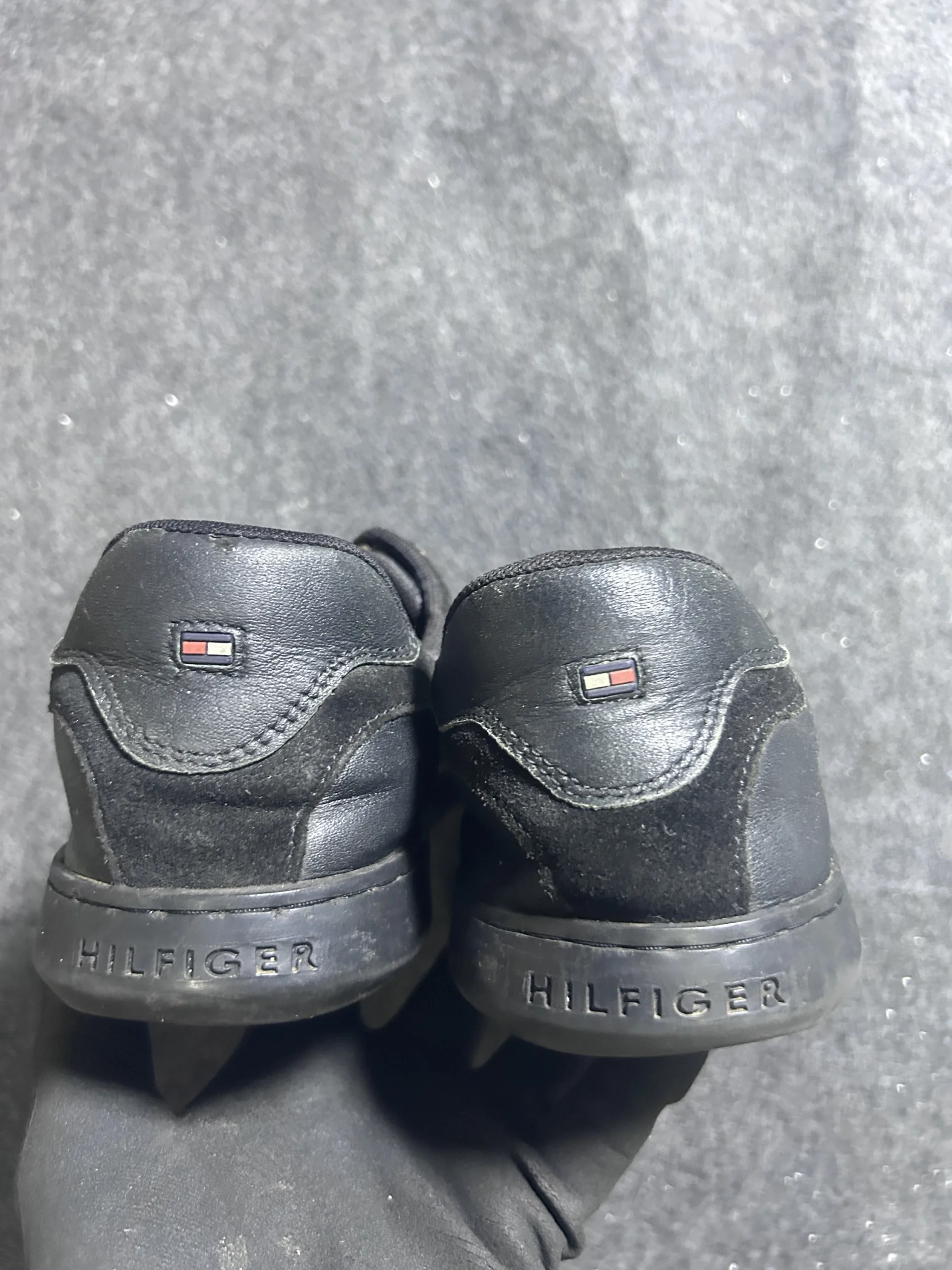 Tommy Hilfiger Black Leather Sneakers – Uk 3 thrift sneakers india