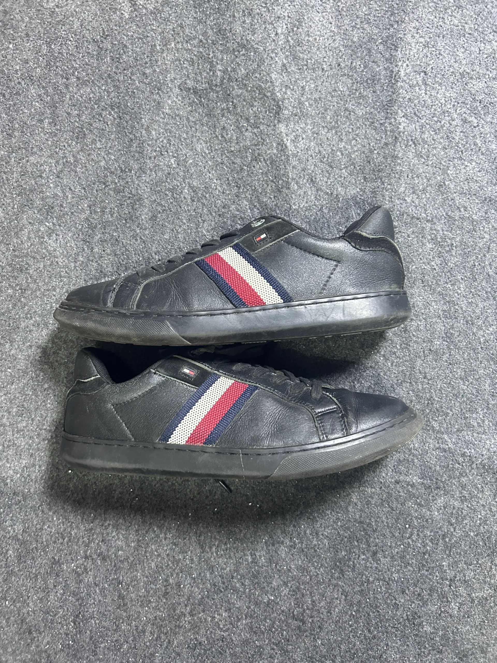 Tommy Hilfiger Black Leather Sneakers – Uk 1 thrift sneakers india